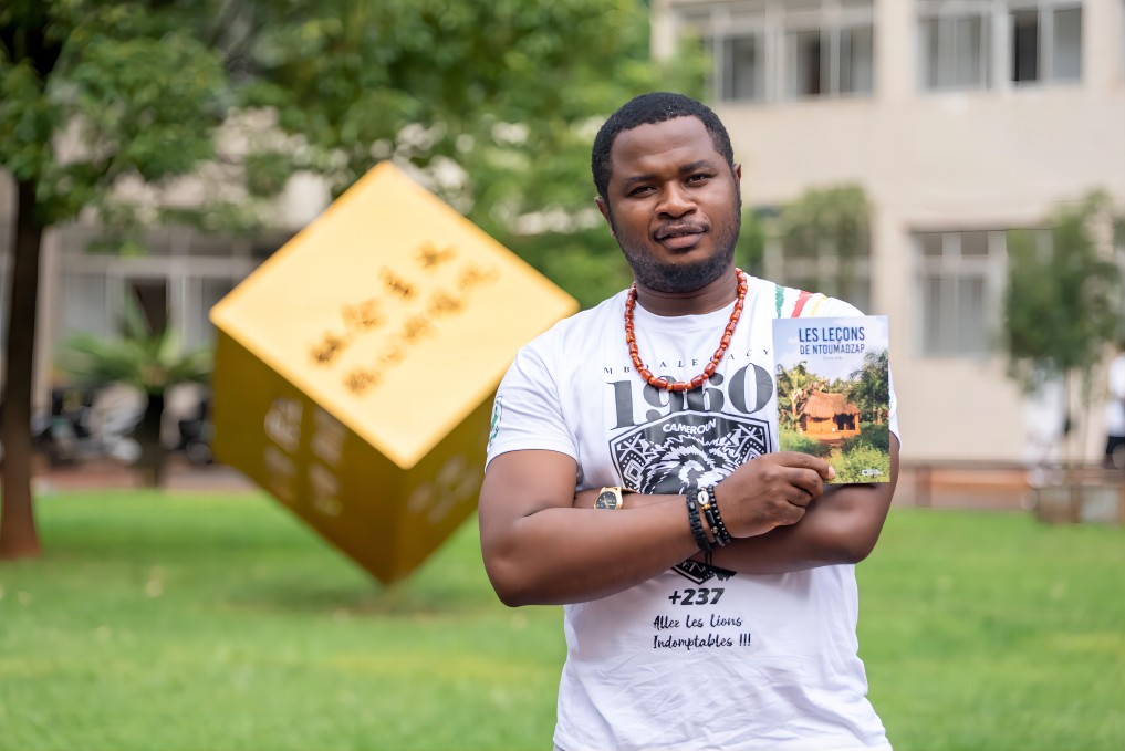 从中国经验中获得启发 bat365在线中国官网登录入口国际学生齐比出版专著分享喀麦隆的乡村振兴故事