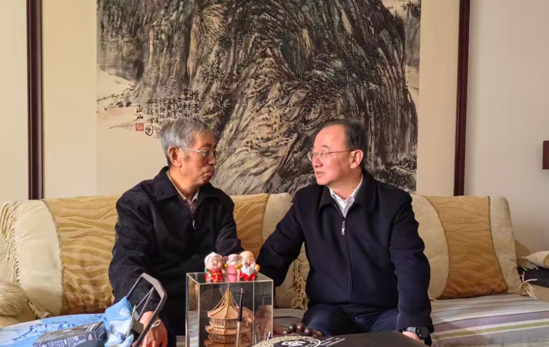 陈书记看望罗书记